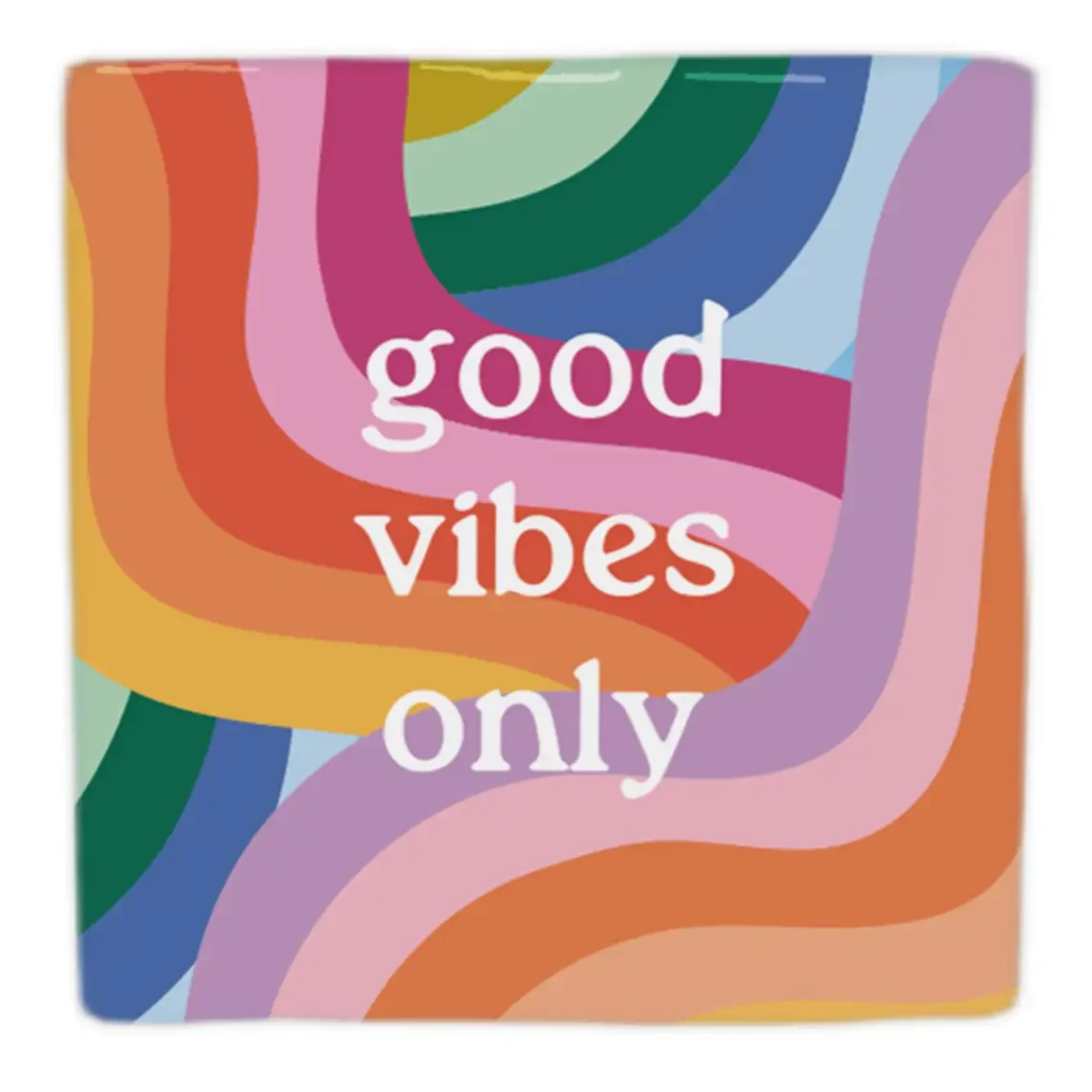 Deko Fliese mit buntem Wellenmuster und weißem Text „good vibes only
