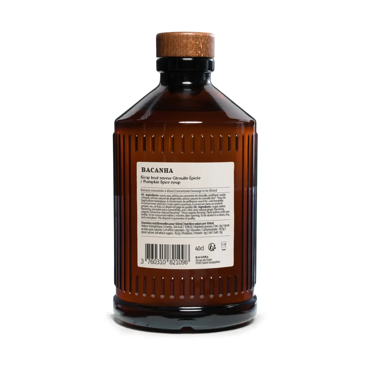 Braune Glasflasche mit Holzverschluss, Etikett und Barcode, Rückseite mit Produktinformationen sichtbar.