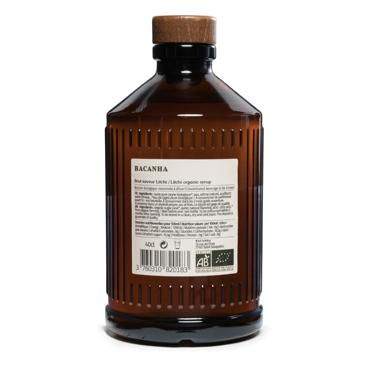 Braune Glasflasche mit Holzverschluss, gerillte Oberfläche, Etikett mit Bacanha-Logo und Bio-Zertifikat, 400 ml…