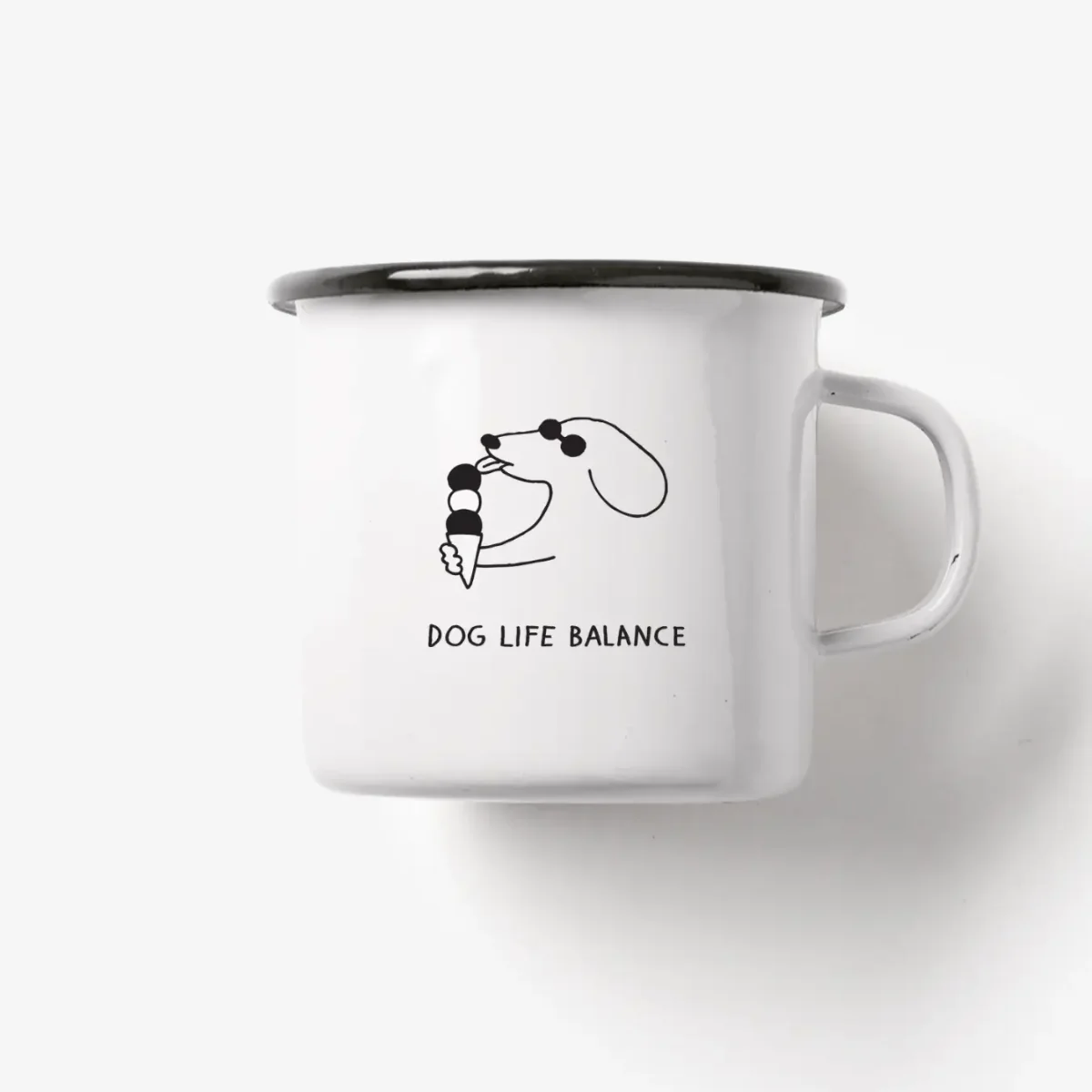 Weiße Emailletasse mit schwarzem Rand und Henkel, Motiv: Hund mit Eiscreme und Text „Dog Life Balance