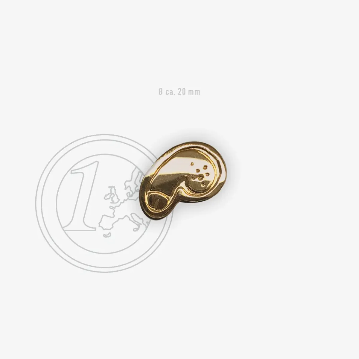 Goldplattierter Messingpin mit Schmetterlingsverschluss neben Größenvergleich, etwa 20 mm Durchmesser
