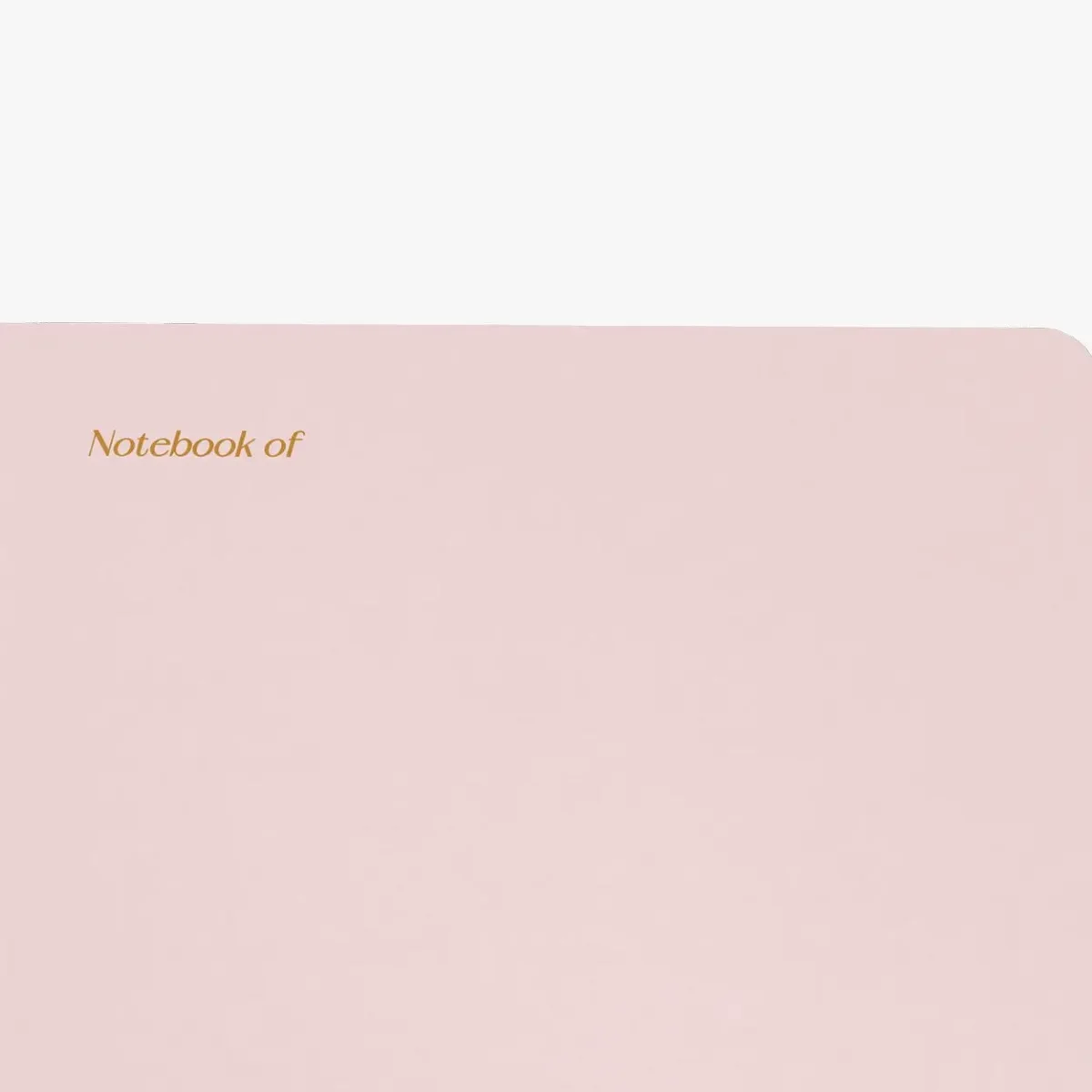 Umschlag eines Notizhefte in zartem Rosa mit goldener Schrift „Notebook of