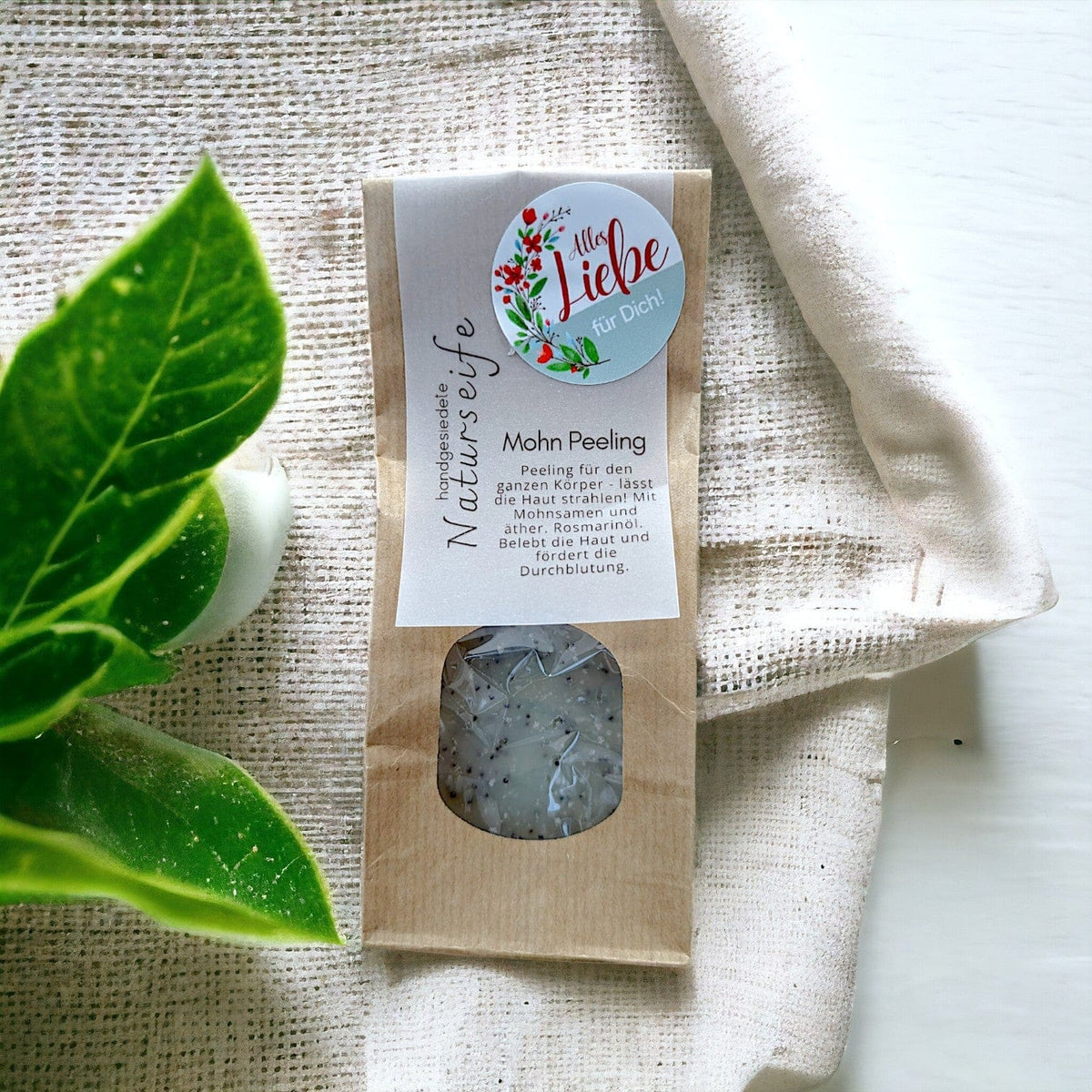 Verpackte Naturseife mit Etikett „Mohn Peeling