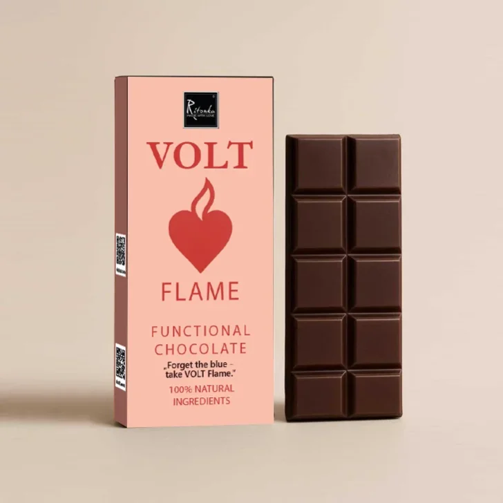 Schokolade mit Chili: VOLT Flame Zartbitterschokolade neben rosa Verpackung mit rotem Herz-Logo