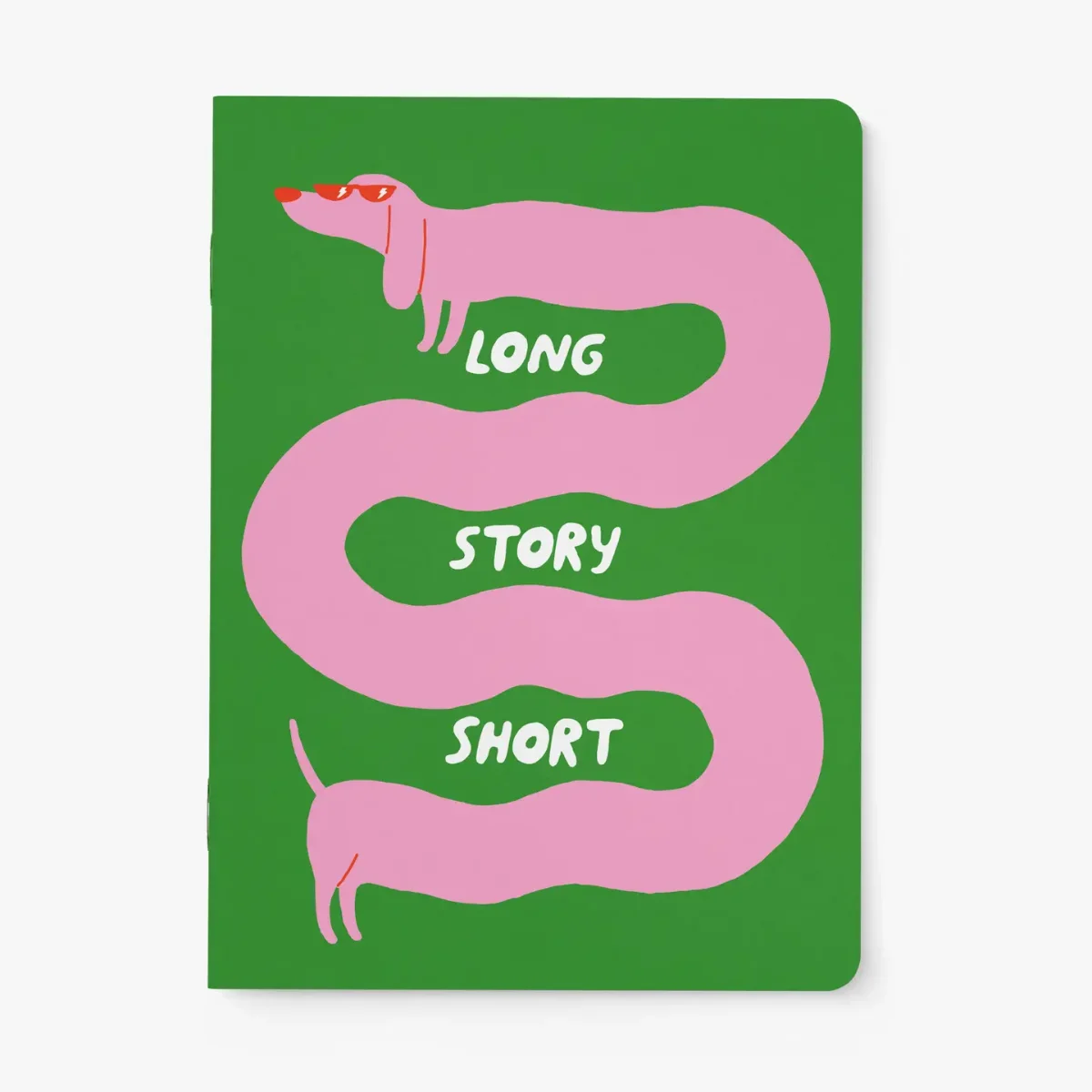 Notizheft DIN A5 mit grünem Umschlag, rosa Dackel-Illustration und Text „Long Story Short