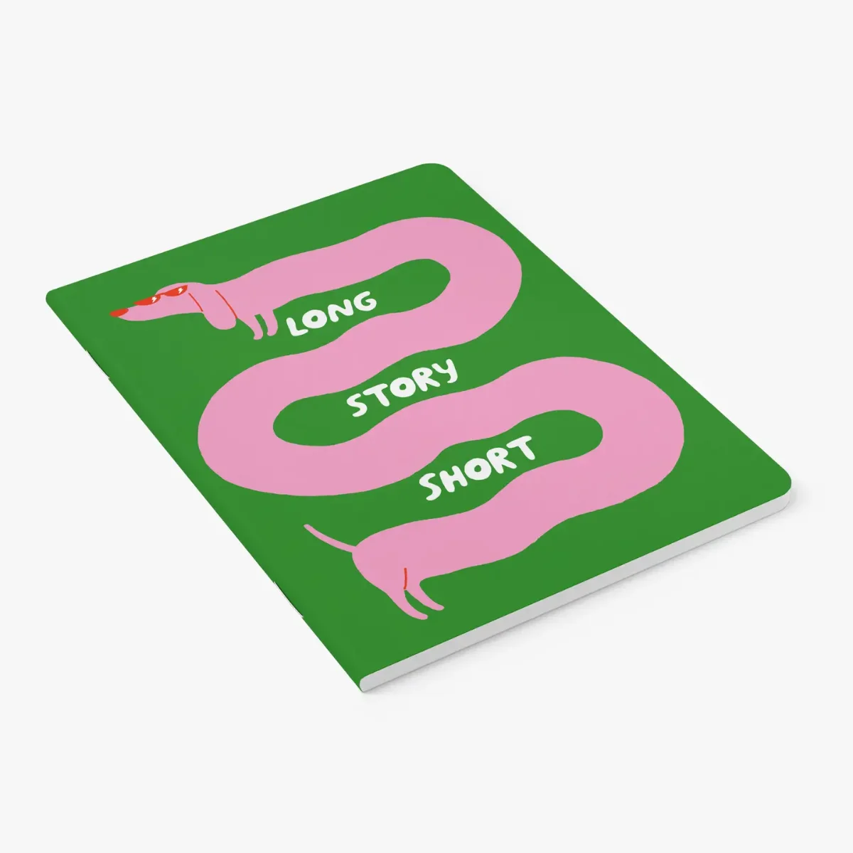 Notizheft DIN A5 mit grünem Umschlag, rosa Dackel-Illustration und Text „Long Story Short