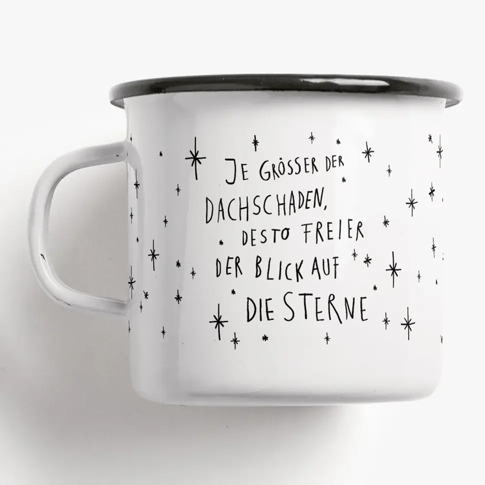Emaille Tasse weiß mit schwarzem Rand, Henkel und handgezeichnetem Text mit Sternen