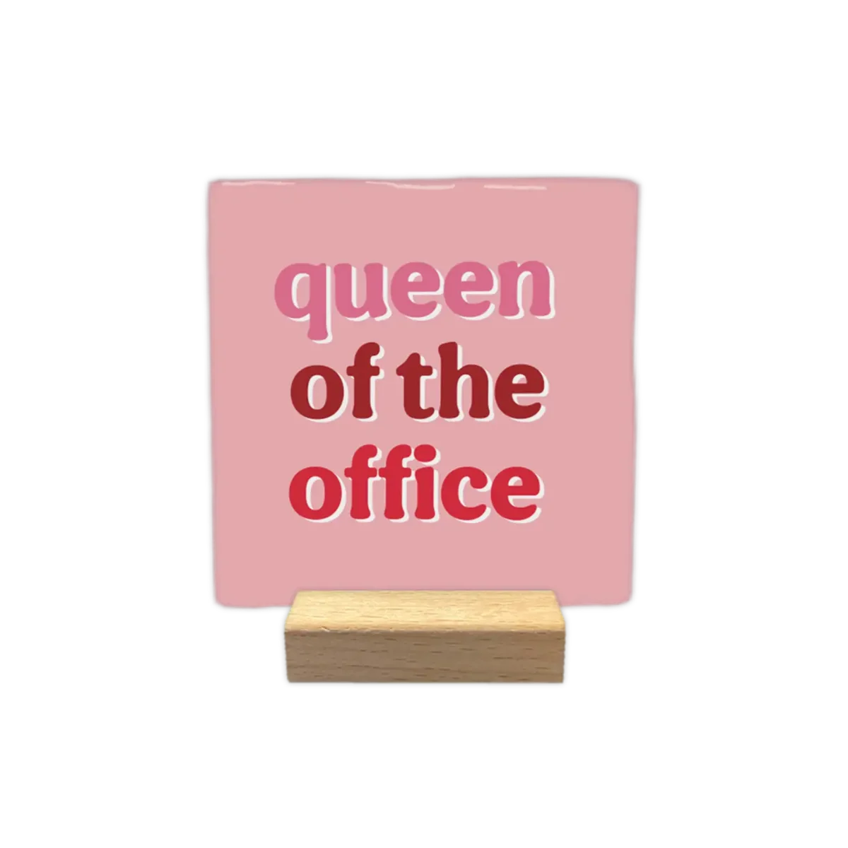 Rosa Keramikfliese mit Text „queen of the office